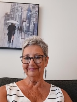 Denise's profile, a single 72-year-old a woman in Québec