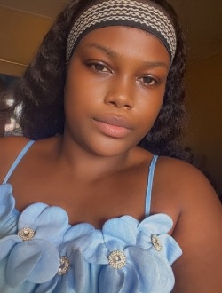 Edwige's profile, a single 23-year-old a woman in Paris