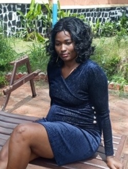 Queen's profile, a single 25-year-old a woman in Yaoundé
