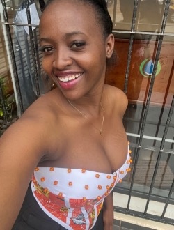 Yviie's profile, a single 25-year-old a woman in Yaoundé