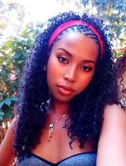 Caella's profile, a single 19-year-old a woman in Antalaha