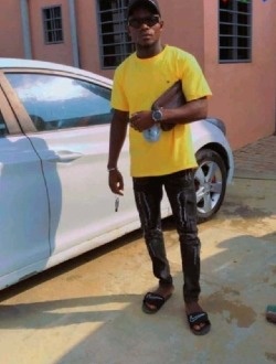 Lorenzo Garcia Virio Tapé's profile, a single 37-year-old a man in Abidjan