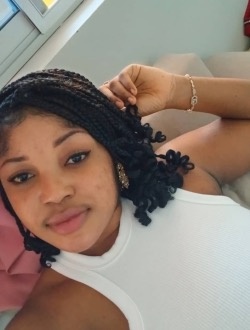 Adriana's profile, a single 29-year-old a woman in Yaoundé