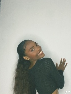 Nana's profile, a single 24-year-old a woman in Antananarivo