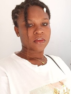 Arielle's profile, a single 21-year-old a woman in Abidjan