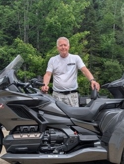 Alain's profile, a single 71-year-old a man in Saint-Denis-de-Brompton
