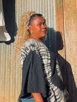 Viviane's profile, a single 55-year-old a woman in 67 Ha