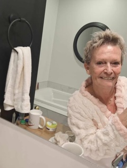 Thee's profile, a single 67-year-old a woman in Québec