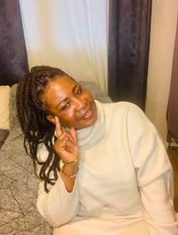 Marie's profile, a single 48-year-old a woman in Paris