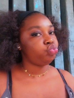 Alicia's profile, a single 27-year-old a woman in Lobo