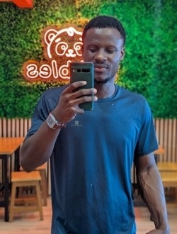 Loys's profile, a single 27-year-old a man in Douala