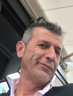 Damien's profile, a single 51-year-old a man in Mauriac