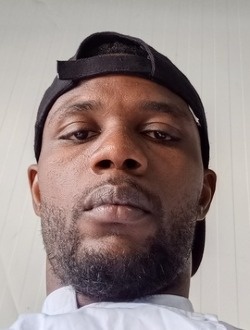 Emmanuel's profile, a single 34-year-old a man in Abidjan