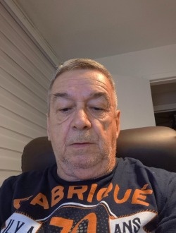 Ross's profile, a single 71-year-old a man in Le Vieux-Longueuil