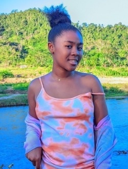 Wïnda's profile, a single 18-year-old a woman in Antsiranana