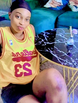 Divine's profile, a single 22-year-old a woman in Yaoundé