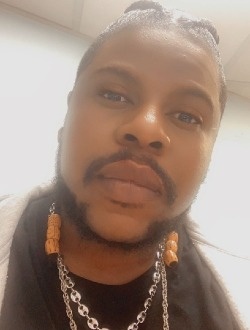 Zola's profile, a single 38-year-old a man in Évry-Courcouronnes
