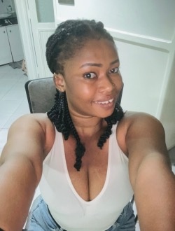 Genevieve's profile, a single 32-year-old a woman in Casablanca