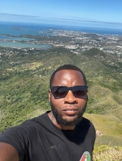 Curtis's profile, a single 32-year-old a man in Bordeaux-Saint-Clair