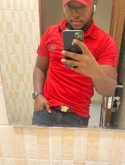 Glenn's profile, a single 32-year-old a man in Beau Vallon