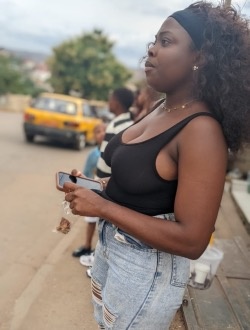 Yvana's profile, a single 23-year-old a woman in Yaoundé