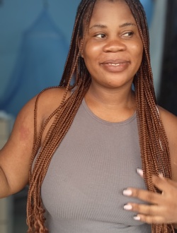 Nina's profile, a single 26-year-old a woman in Douala
