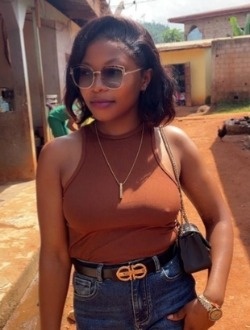 Othniel's profile, a single 21-year-old a woman in Yaoundé