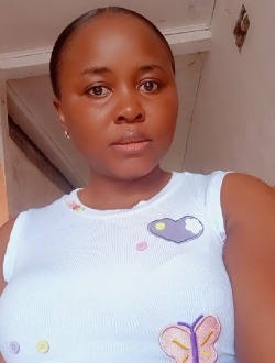 Leila's profile, a single 30-year-old a woman in Douala