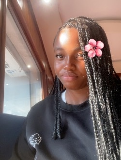 Denise's profile, a single 18-year-old a woman in Yaoundé