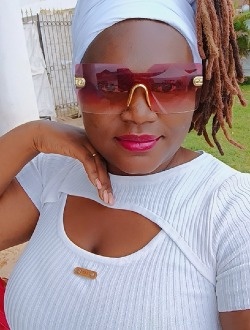Evas's profile, a single 28-year-old a woman in Yaoundé