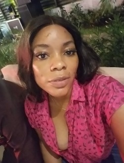 Suzanne's profile, a single 35-year-old a woman in Douala