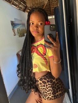 Whendy Mia's profile, a single 21-year-old a woman in 1ER Arrondissement