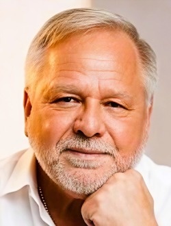Raymond's profile, a single 68-year-old a man in Montréal