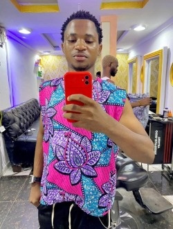 Nando's profile, a single 24-year-old a man in Douala