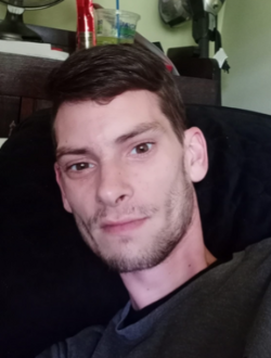 Drew's profile, a single 34-year-old a man in Dover
