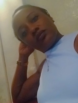 Esther's profile, a single 34-year-old a woman in Douala
