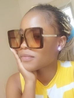 Laure's profile, a single 28-year-old a woman in Lomé