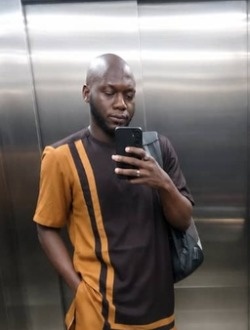 France's profile, a single 30-year-old a man in Abidjan