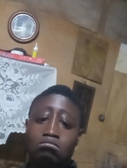 Divin's profile, a single 18-year-old a man in Mvoumvou