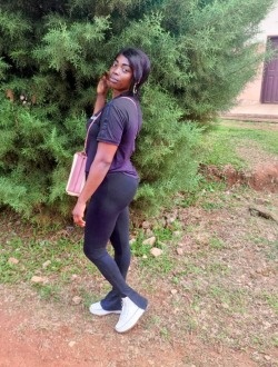 Gaëlle's profile, a single 37-year-old a woman in Abang I