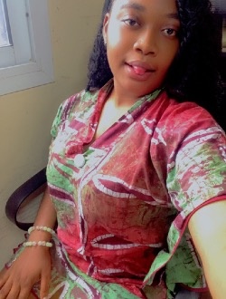 Dina's profile, a single 23-year-old a woman in Douala