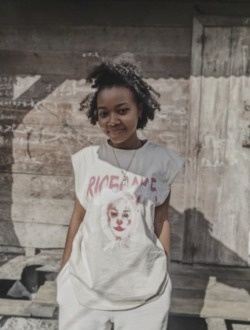 Adella's profile, a single 20-year-old a woman in Andapa