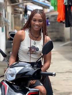 Chloé's profile, a single 23-year-old a woman in Cotonou