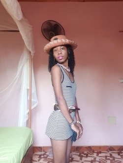 Julia's profile, a single 22-year-old a woman in Nosy-Be