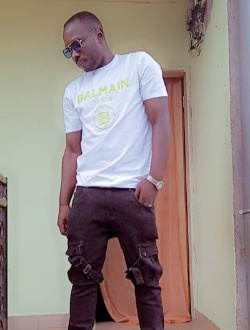 Yannick's profile, a single 33-year-old a man in Douala