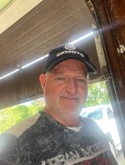 Dan's profile, a single 60-year-old a man in Montréal-Ouest
