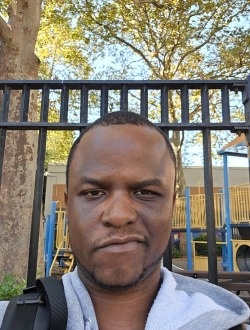 Carl's profile, a single 34-year-old a man in New York