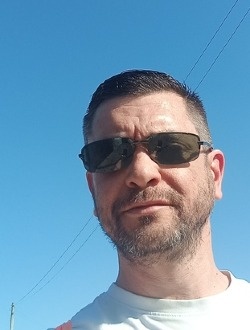 Dan's profile, a single 43-year-old a man in Swindon