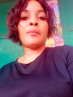 Laure's profile, a single 34-year-old a woman in Douala
