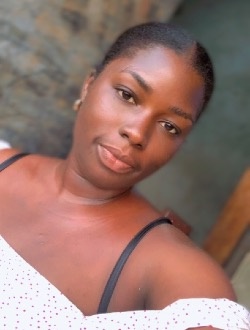 Rose's profile, a single 28-year-old a woman in Douala